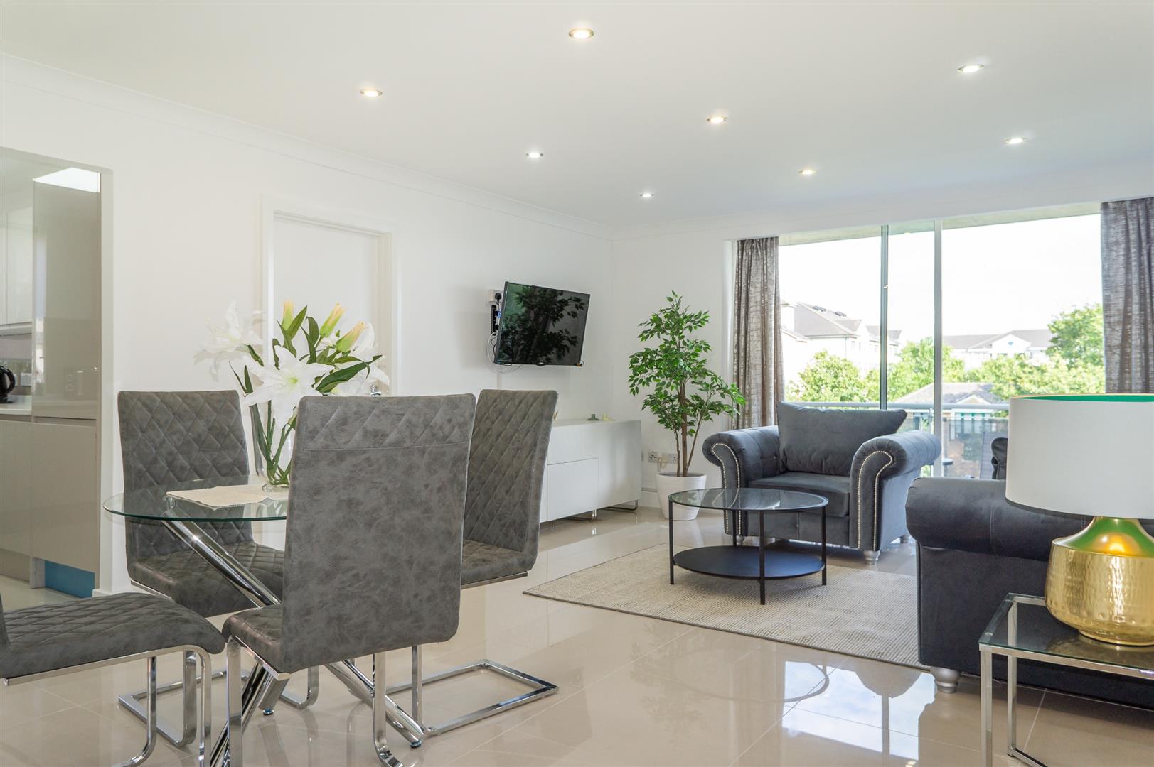 3 bed property in Regent Court, St Johns Wood